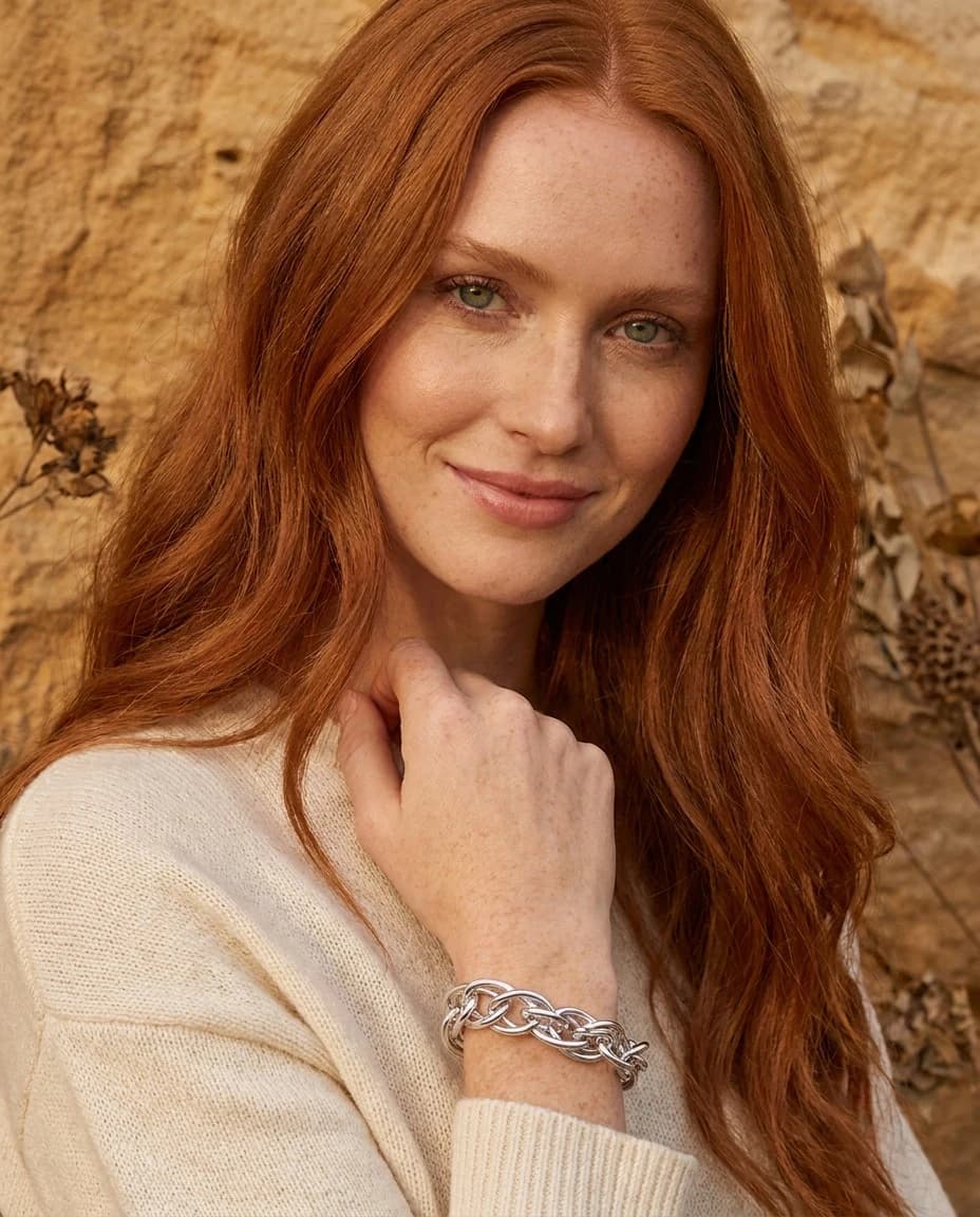 Dinamismo Elegante: Bracciale A Catena In Alluminio — foto 1