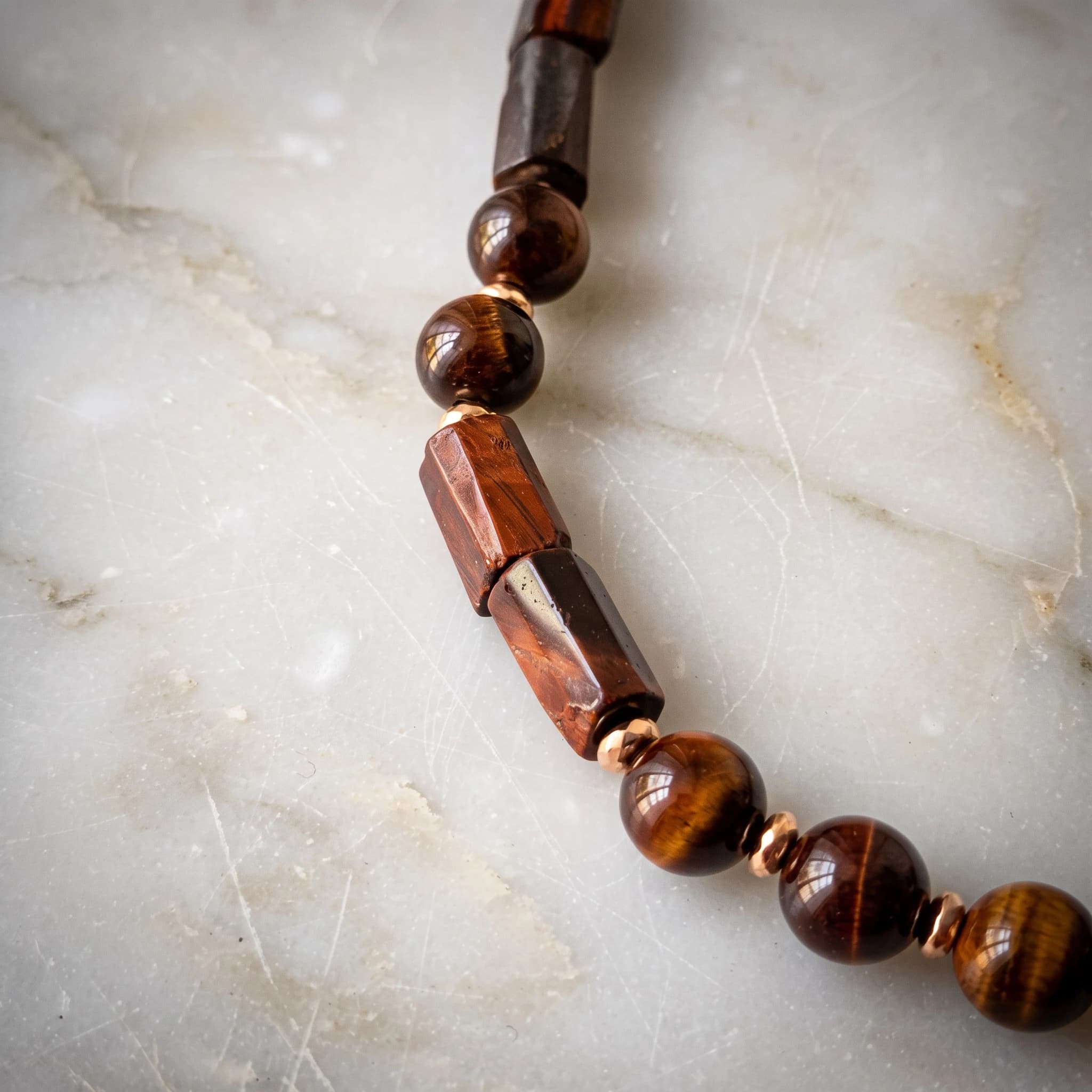 Collana occhio di tigre rosso e ematite rosé — foto 3